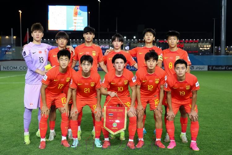 U17亚洲杯小组赛末轮，中国2比0战胜泰国